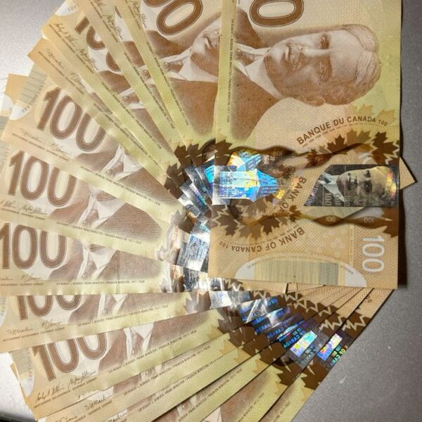 CAD 100$