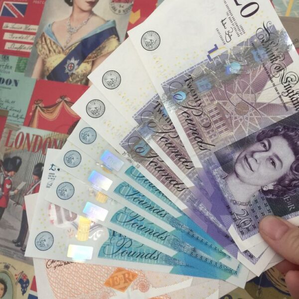 counterfeit £10 GBP bills